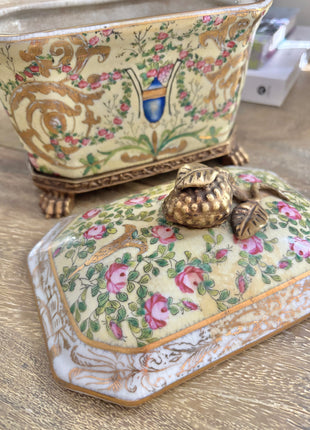 United Wilson Pomegranate Lidded Box & Stand