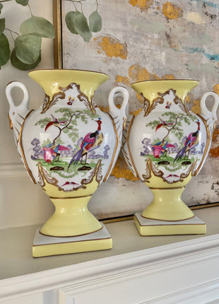 Chelsea House Buttercup Vase Pair