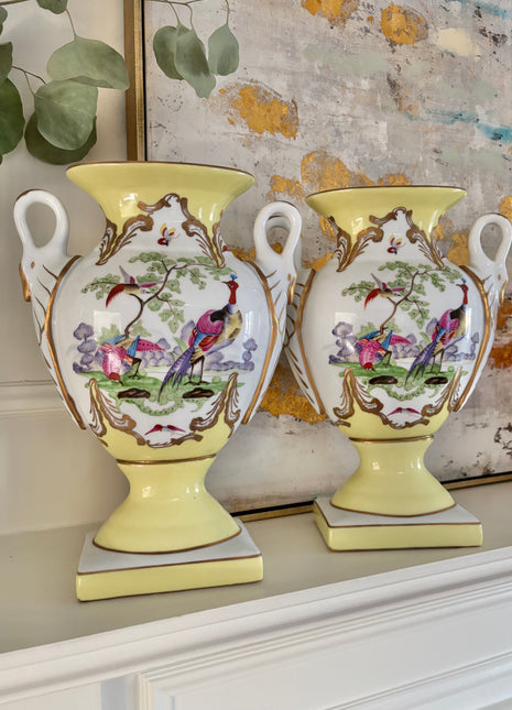 Chelsea House Buttercup Vase Pair